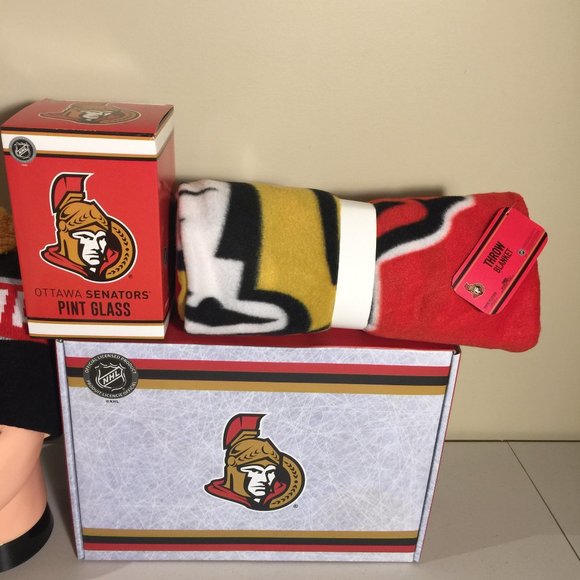 NHL Licensed Ottawa Senators Hockey Team Gift Set with Box - Picture 2 of 16